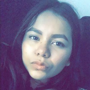 Meet your Posher, Estefani